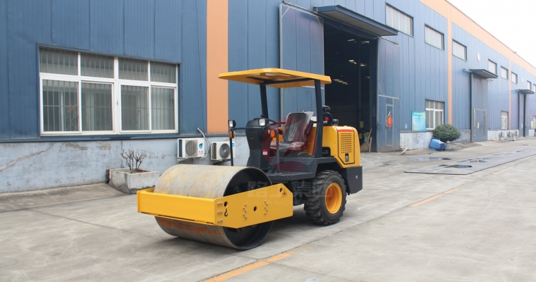 怎样操作座驾式压路机才准确？？？？？？？