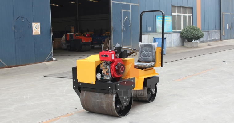 怎样有用保养小型压路机的机械传动系统呢？？？？？